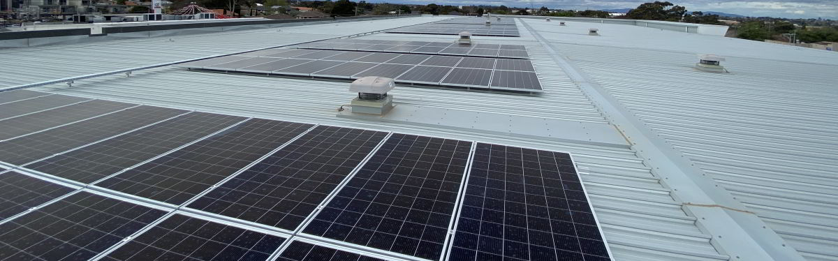 Roof top solar panels at Fort Knox Self Storage Coburg north